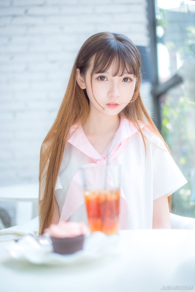 我喊他，没人应。只我一人，站在荒郊野地里。